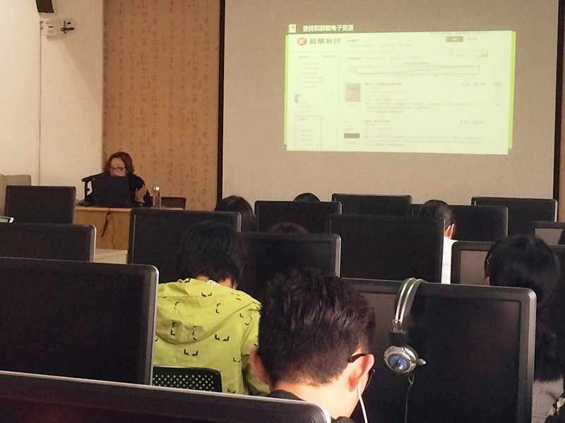 旅游学院新生入党积极分子来馆培训参观